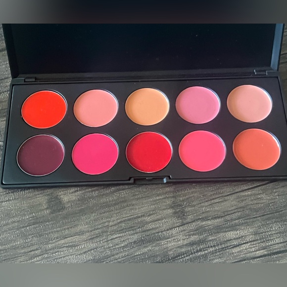 Morphe Makeup Lipstick Palette - Vibrant Shades - Picture 4 of 4